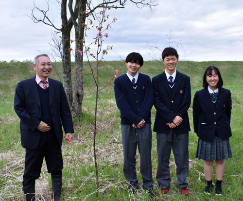 桜の苗木を標茶高生に寄贈(2021-05-23)
