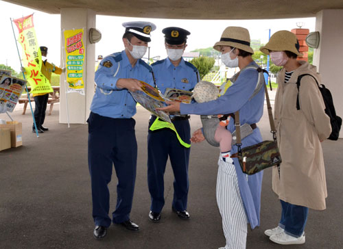 無事故の日に合わせ、厚岸署などが交通安全啓発(2021-06-27)