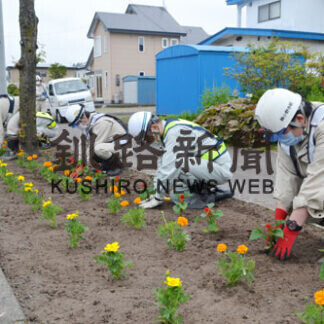 小野寺組、国道沿いで６６０株を植栽(2021-06-22)