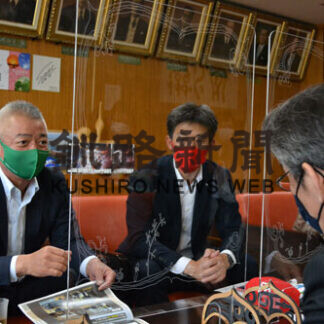 試合、初のネット中継　亜大野球部２年ぶり釧路合宿　(2021-06-25)