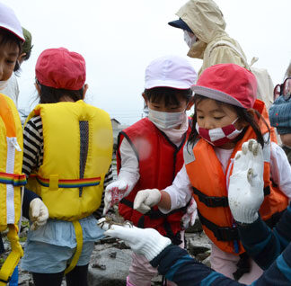 海の生き物に園児から歓声(2021-07-14)