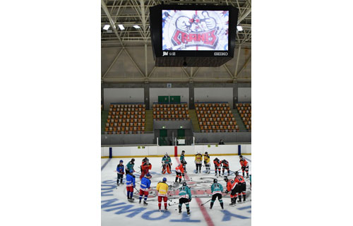 光の演出、選手後押し クレインズアリーナ照明、電光システム完成(2021-07-27)