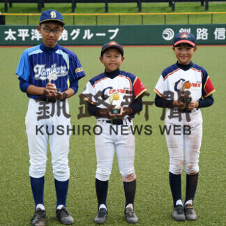 阿寒接戦制し初Ｖ、石崎ランニング先制弾　釧新旗少年野球_2(2021-07-25)