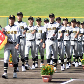 高校野球北大会開幕、支部代表３校が堂々行進(2021-07-16)