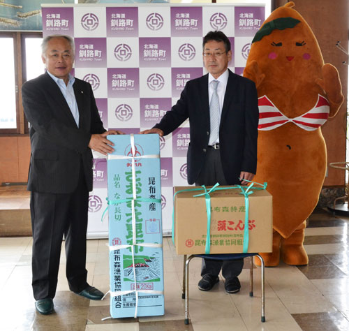 「子供たちに地元産コンブを」昆布森漁協が町に寄贈(2021-08-01)