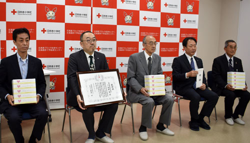 釧路自動車販売店協会、献血促すボックスティッシュを寄贈(2021-07-22)