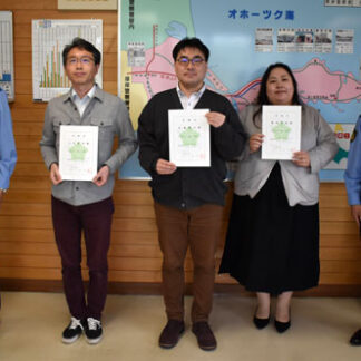 声で交通安全アドバイス　ＦＭねむろ３人に委嘱状(2021-07-13)