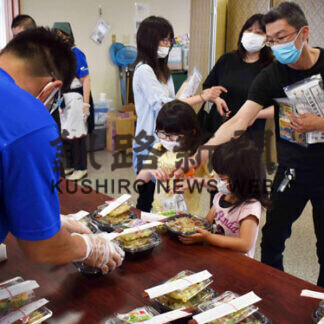 短角牛丼求め「じぃ～んこども食堂」にぎわう(2021-07-30)