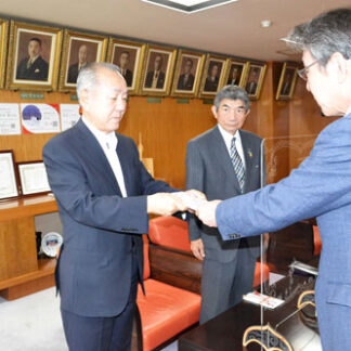 釧路市などに宮友会が寄付金(2021-07-27)