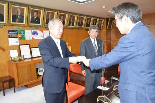 釧路市などに宮友会が寄付金(2021-07-27)