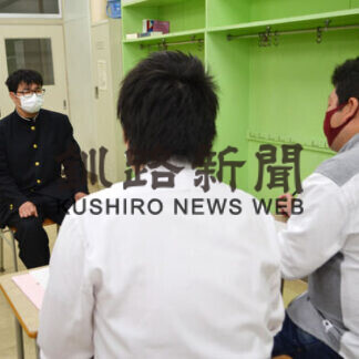 志望動機や自己ＰＲ 真剣に　釧路東で就職模擬面接会(2021-07-29)