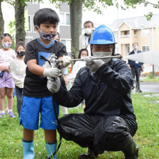 壁面洗浄、初の屋外訓練　塗装工業組合(2021-07-28)