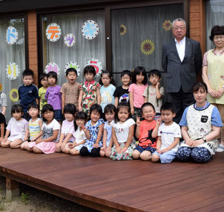 芦野保育園に新ウッドデッキ完成(2021-07-27)