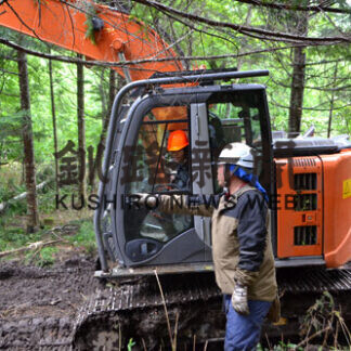重機操り丸太を生産　白糠で林業実習　北森カレッジ学生(2021-07-09)