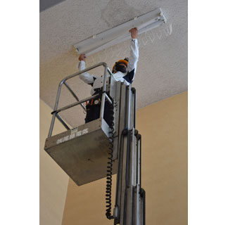 西児童館８５カ所の蛍光灯をＬＥＤに　尾藤電気が地域貢献(2021-07-13)