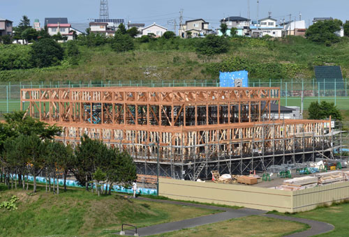 「遊びの広場」姿現す 子供向け屋内施設、木材ふんだんに(2021-07-22)