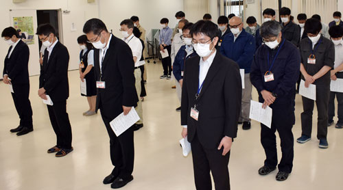 標津町職員が安全集会で黙とう、職場環境改善へ決意誓う(2021-07-23)