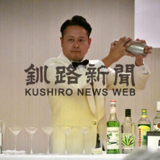 佐久間さん全国出場　「結果を残す」　バーテンダー技能競技準Ｖ(2021-07-09)