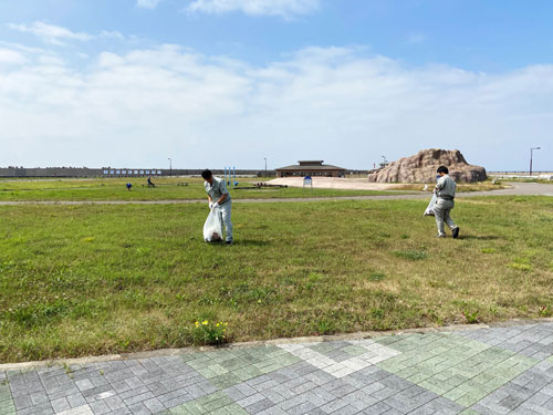 マリンパーク周辺、坂野建設がごみ拾い(2021-07-30)