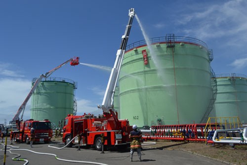タンク火災想定 連携確認 釧路市消防本部などが訓練(2021-07-29)