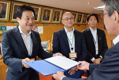 釧路市と公立大にビジネス図書寄贈 日本政策金融公庫(2021-08-30)