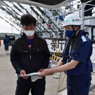 根室海保、サンマ大型船出漁控え指導(2021-08-18)