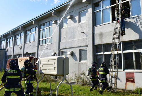 旧柏陵中学校校舎で消防訓練_1(2021-08-31)