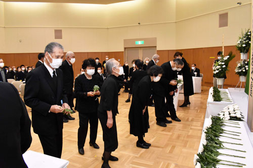 根室で戦没者追悼式 「不戦の誓い」決意新た(2021-08-18)