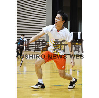 渡邊（武修館）一般単３位　全道大会、５５０人熱戦　バドミントン(2021-08-24)