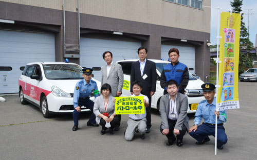 町社協に青色回転灯 防犯パトロール団体に加入(2021-08-10)