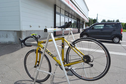 セコマ遠矢・標茶店 サイクルラック設置(2021-08-10)