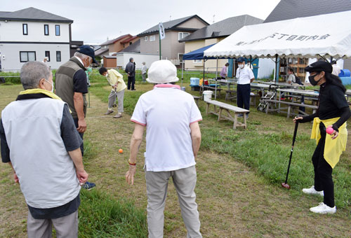 パットゴルフで笑顔 星が浦大通5丁目町内会で「いきいきサロン」再開(2021-08-11)