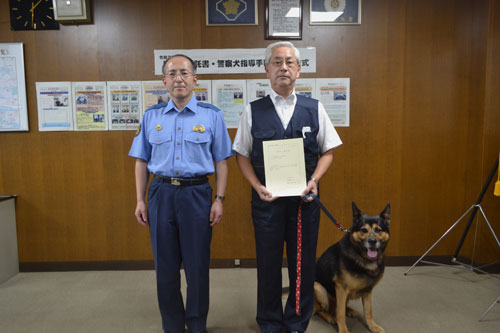 村井さんとアルトに嘱託書 釧路署で交付式(2021-09-01)