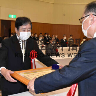 根室市17個人、４団体を功労者表彰(2021-08-06)