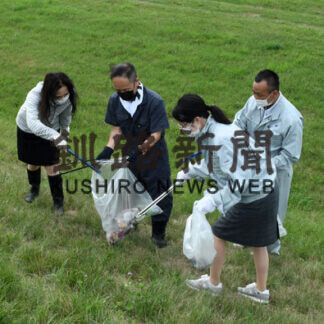 新釧路川河川敷を清掃　村井建設が地域貢献(2021-09-01)