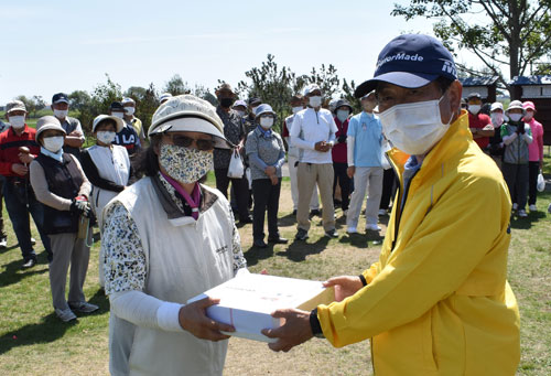 優勝目指して好プレー 釧路市連町パークゴルフ大会(2021-09-01)
