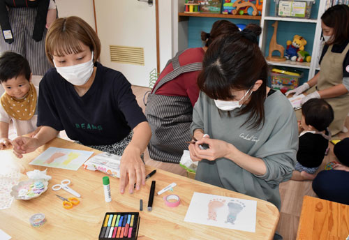 足形で子供の成長確認 マタニティアイで作品づくり(2021-08-12)