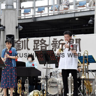 ソフトジャズのメドレー響く　ＥＧＧでコンサート(2021-08-05)