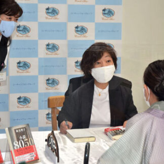 コーチャンフォー釧路店で直木賞作家の林さんがサイン会(2021-08-28)