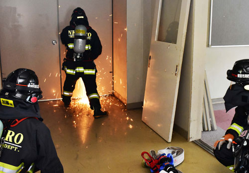 旧柏陵中学校校舎で消防訓練(2021-08-31)