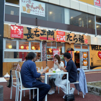 屋外飲食で夏満喫　「まち横テラス」始まる(2021-08-08)