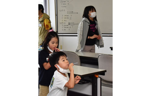 ストロー吹き矢で実験、科学は面白い 子供教室スタート(2021-09-23)