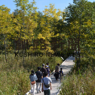 秋空の下、休日満喫　道の駅、散策にぎわう_1(2021-09-21)