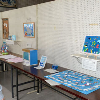 海テーマに絵、工作　３小作品展に１２４点(2021-09-14)