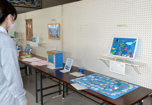 海テーマに絵、工作 3小作品展に124点(2021-09-14)