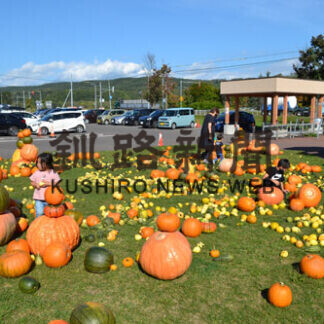 秋空の下、休日満喫　道の駅、散策にぎわう(2021-09-21)