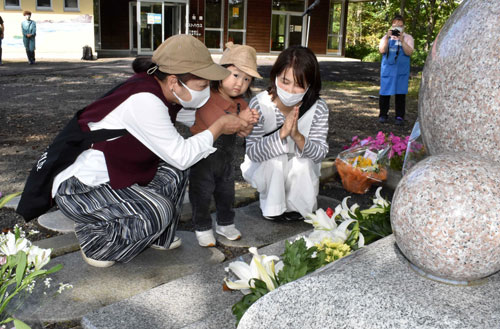 釧路市動物園で慰霊式、18個体の冥福祈る(2021-09-24)