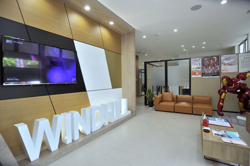 ウインドヒル本社店内