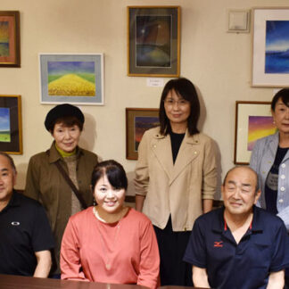 パステル画２９点並ぶ　小泉さん、教え子と作品展(2021-09-18)