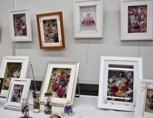 「レカンフラワーの魅力に触れて」 林さんが個展(2021-09-18)